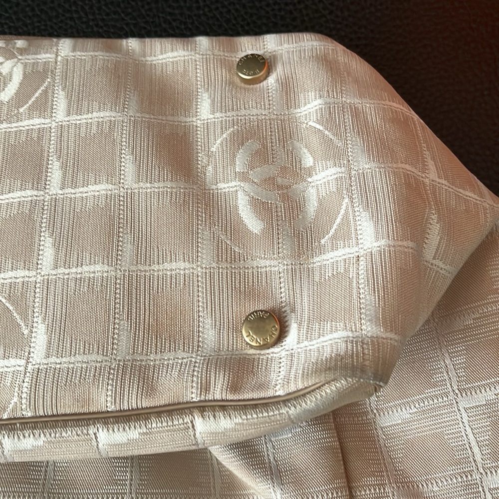 CHANEL Tote Bag New Travel
Line Beige Nylon - Picture 6 of 9